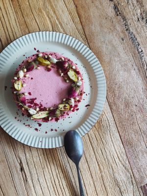 Strawberry lime raw cake at Au-Vert in Nanning