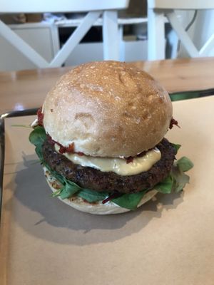 Burger 950¥ at Great Lakes in Tokyo
