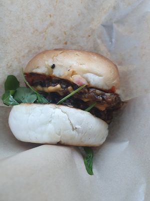 Superior dubble burger at Great Lakes in Tokyo