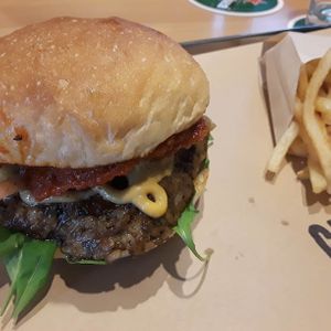 Superior burger at Great Lakes in Tokyo