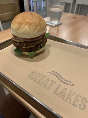 Double superiority burger at Great Lakes in Tokyo