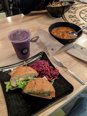 1/2 spicy bean burger 1/2 copper burger, coleslaw, chili, Edison smoothie at Copper Branch in Portland