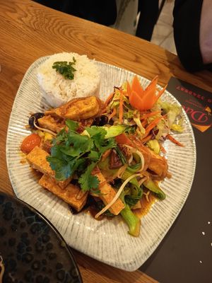 Steer fried tofu and vegetables at Dao Vietnamese Street Food in Athens