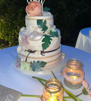 Unsere Hochzeitstorte 🤍  at Vegan Wondercake in Dortmund