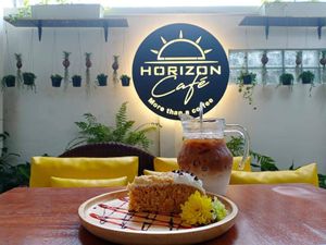 Cake and coffee at Horizon Cafe in Koh Samui