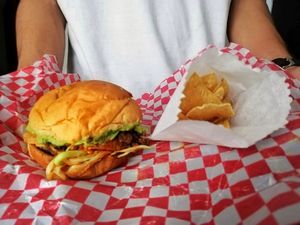 #domicilio DaliaBurger en casa 🍔🍔✨ at Dalia Plant Power Mex in Bogota