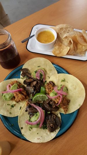 Tacos and nachos as sidedish at Dalia Plant Power Mex in Bogota