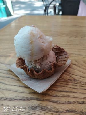 Caramelo y nuez pecana at Nieve de Olla in Mexico City