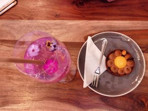 lavender gin&tonic and caramel tart at Palo Verde in Prague