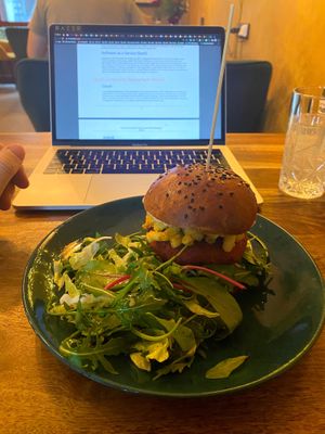 Burger at Palo Verde in Prague