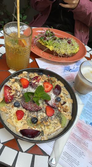 Porrige with fruits and granola  at Palo Verde in Prague