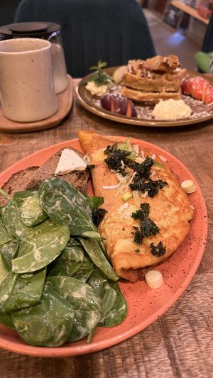 Omeleta s kimchi a waffle 💚  at Palo Verde in Prague