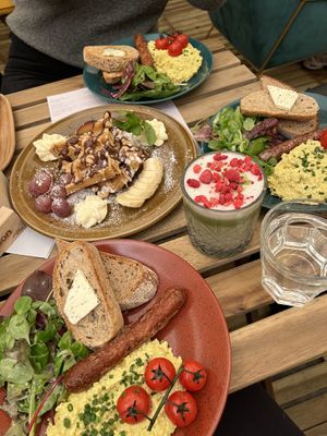 Not to be missed!!!! We were in Prague for three days and ate here three times. If you go for lunch get the lasagne it was insane. The scrambles tofu was the best I’ve ever eaten at Palo Verde in Prague