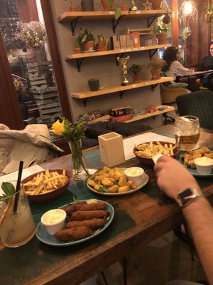 Non-chicken popcorn, croquettes and fries #Veganuary at Palo Verde in Prague