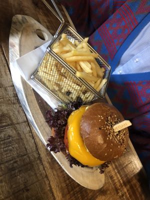 cheeseburger  at Palo Verde in Prague