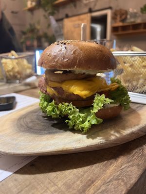 Cheese burger 4/5  at Palo Verde in Prague