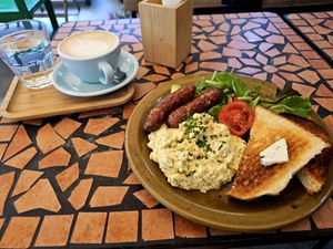 Es war super lecker.  Man sollte nur vorher reservieren, ansonsten kann es etwas schwierig mit den freien Taschen werden. at Palo Verde in Prague