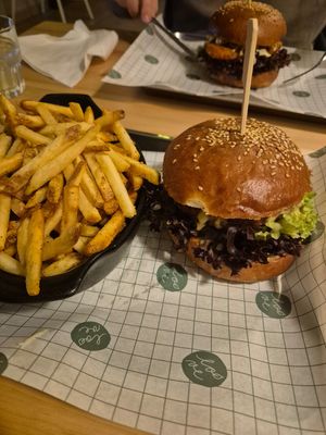 Cheeseburger at Palo Verde in Prague