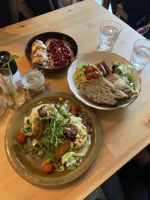 tofu benedict, tofu scramble and pancakes with ice cream  at Palo Verde in Prague