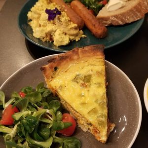 Quiche and Tofu Scramble at Palo Verde in Prague