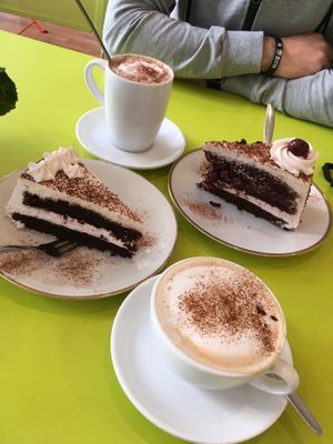 Sehr sehr lecker! Mit ganz viel Liebe! ♥️✨🌷 at Hippo Bio Vegan in Hannover