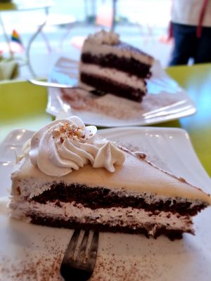 vegan cake at Hippo Bio Vegan in Hannover