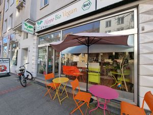 front + outdoor seating  at Hippo Bio Vegan in Hannover