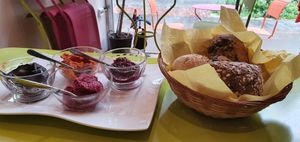 Aufstrich mit Brötchen at Hippo Bio Vegan in Hannover