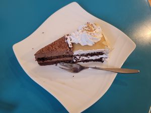 Marzipan-Schokokuchen at Hippo Bio Vegan in Hannover