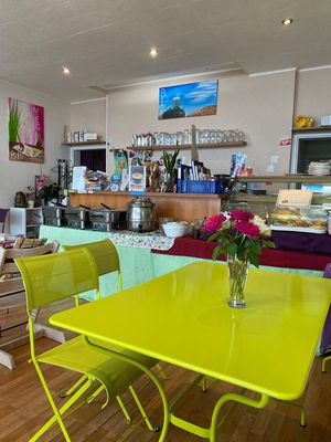 view on the fully vegan and organic buffet  at Hippo Bio Vegan in Hannover