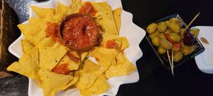 Nachos with salsa and marinated olives at Minuteman Pizza in Uyuni