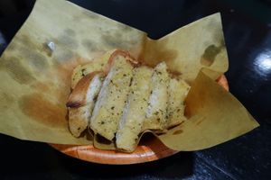 garlic bread at Minuteman Pizza in Uyuni