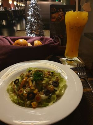 Salad appetizer at Peninsula in Jaffna