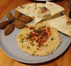 Hummus con adición de falafel, 8/10
El falafel estaba algo seco at Olivia in Medellin