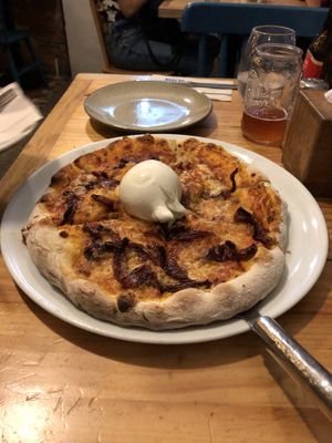 Pizza at Olivia in Medellin