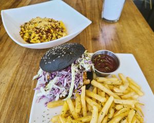 Mac & cheese w/bacon bits, BBQ Burger w/fries at Karma in Jaco