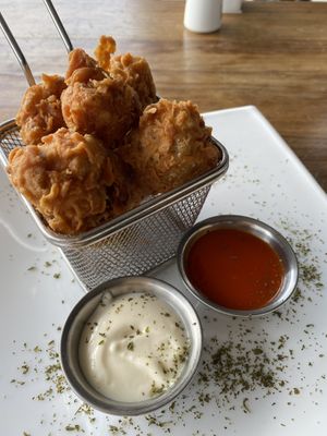 Buffalo cauliflower 🤩 at Karma in Jaco