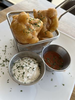 Blumenkohl-Wings mit scharfer Sauce  at Karma in Jaco