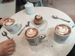 Un "Buddy", 2 pralinés et une pâtisserie at Buddy Buddy in Brussels