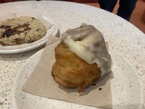 Cinnamon roll   at Buddy Buddy in Brussels