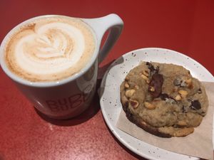 Peanut butter chai and cookie at Buddy Buddy in Brussels