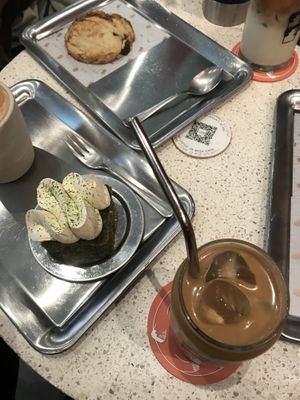 Cookie  at Buddy Buddy in Brussels