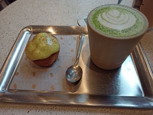 Matcha buddy and cinnamon roll at Buddy Buddy in Brussels
