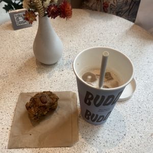 chai y panque de zanahoria y coco  at Buddy Buddy in Brussels