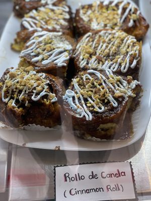 Rollo de canela at Café Monteverde in Monteverde
