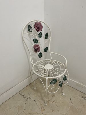 mini chair in the toilet 🤣  at Hi! Bubble tea Patisserie in Gran Canaria