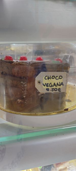 Vegan chocolate cake at Hi! Bubble tea Patisserie in Gran Canaria