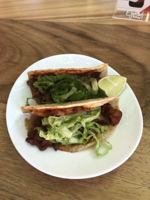 Taco de setas y nopales en adobo at La Barra Cocina y Comunidad in Guadalajara