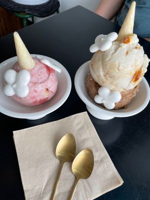Homemade aquafaba meringue flowers! at AcheMi in Seoul