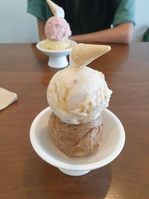 coffee and vanilla (my simple explanation of more complex flavor) at AcheMi in Seoul